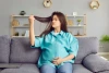 آیا ریزش مو در بارداری طبیعی است؟ از تغییرات هورمونی تا کمبود آهن و راه‌های پیشگیری
